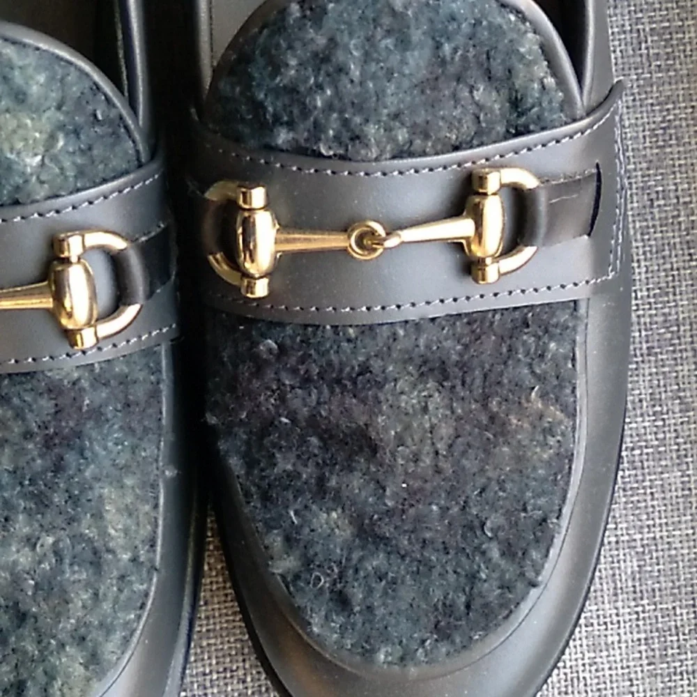 Geppetto's charcoal grey loafers with hunter green fur eu size 32
